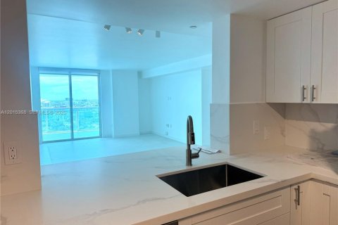 Condominio en alquiler en Miami, Florida, 2 dormitorios, 127 m2 № 2086059 - foto 5