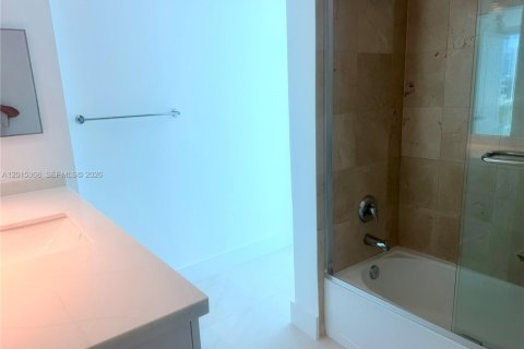 Condominio en alquiler en Miami, Florida, 2 dormitorios, 127 m2 № 2086059 - foto 13