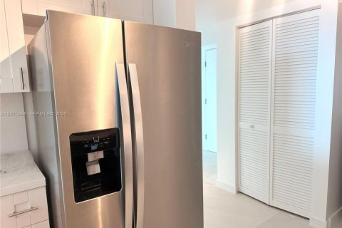 Condominio en alquiler en Miami, Florida, 2 dormitorios, 127 m2 № 2086059 - foto 6