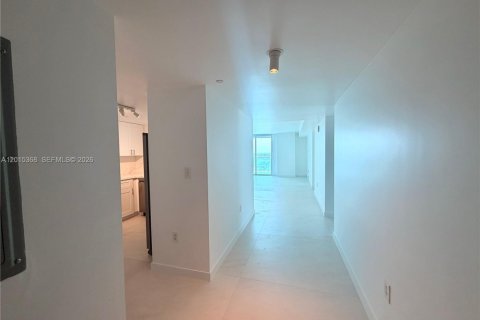 Condominio en alquiler en Miami, Florida, 2 dormitorios, 127 m2 № 2086059 - foto 2