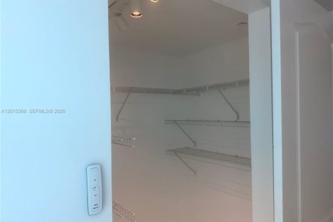Condominio en alquiler en Miami, Florida, 2 dormitorios, 127 m2 № 2086059 - foto 15