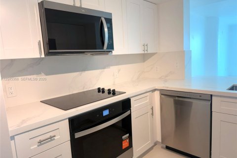 Condominio en alquiler en Miami, Florida, 2 dormitorios, 127 m2 № 2086059 - foto 4