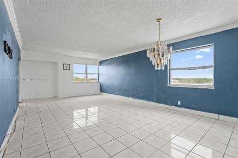 Condo in Lauderhill, Florida, 2 bedrooms  № 1833980 - photo 3