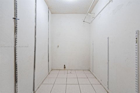 Condo in Lauderhill, Florida, 2 bedrooms  № 1833980 - photo 22