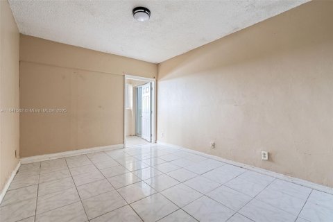 Condo in Lauderhill, Florida, 2 bedrooms  № 1833980 - photo 14