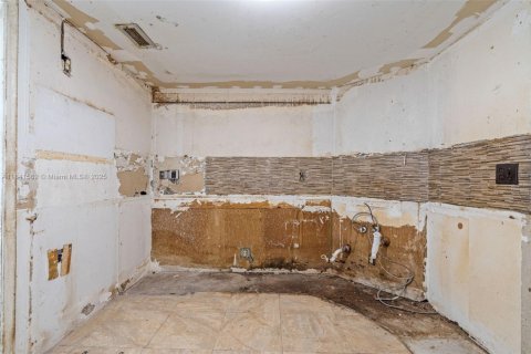 Condo in Lauderhill, Florida, 2 bedrooms  № 1833980 - photo 10