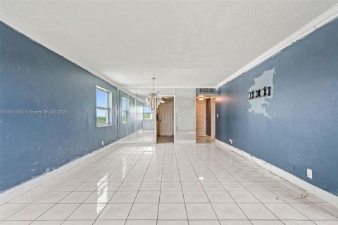 Condo in Lauderhill, Florida, 2 bedrooms  № 1833980 - photo 5