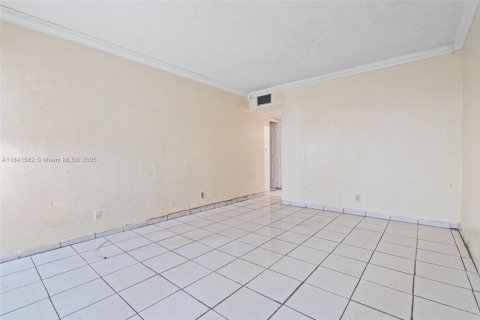 Condo in Lauderhill, Florida, 2 bedrooms  № 1833980 - photo 19