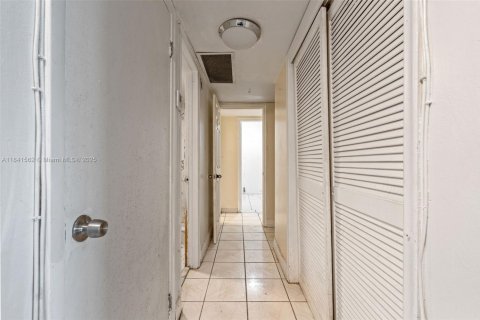 Condo in Lauderhill, Florida, 2 bedrooms  № 1833980 - photo 13