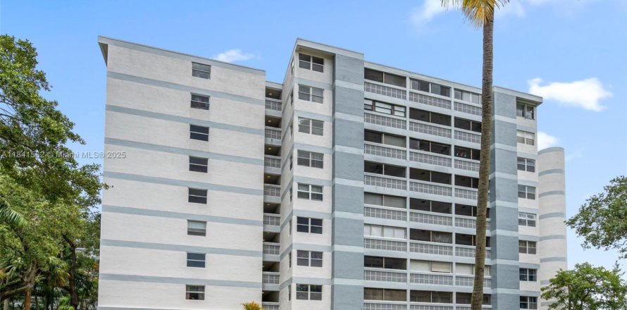 Condo in Lauderhill, Florida, 2 bedrooms  № 1833980