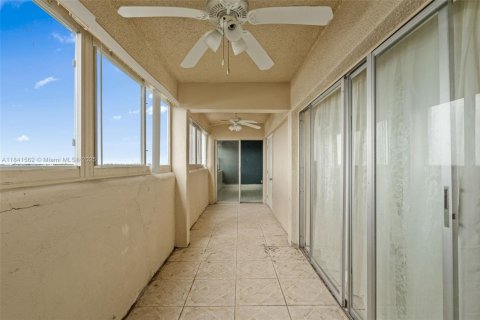 Condo in Lauderhill, Florida, 2 bedrooms  № 1833980 - photo 24