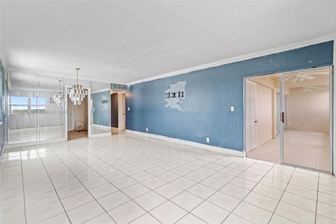 Condo in Lauderhill, Florida, 2 bedrooms  № 1833980 - photo 6