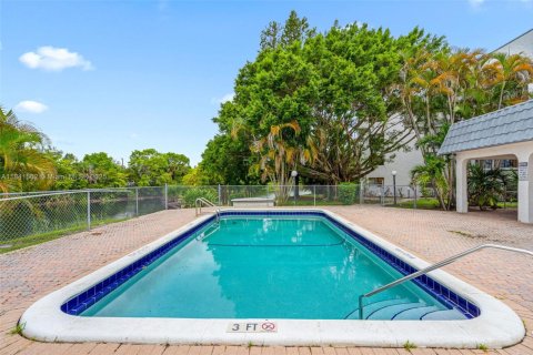 Condo in Lauderhill, Florida, 2 bedrooms  № 1833980 - photo 27