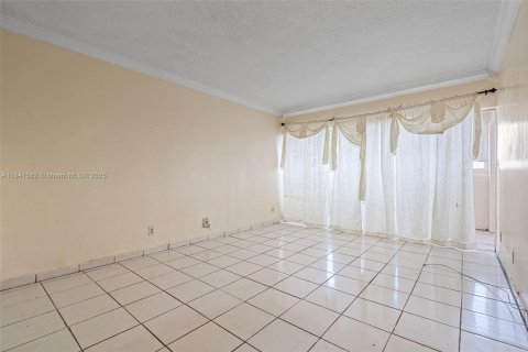 Condo in Lauderhill, Florida, 2 bedrooms  № 1833980 - photo 17