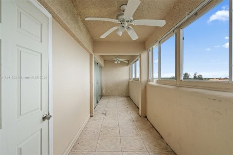 Condo in Lauderhill, Florida, 2 bedrooms  № 1833980 - photo 23