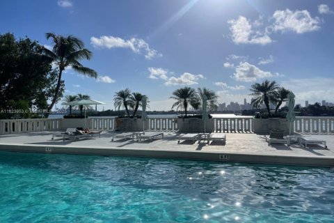 Condominio en venta en Miami Beach, Florida, 1 dormitorio, 88.26 m2 № 1790894 - foto 1