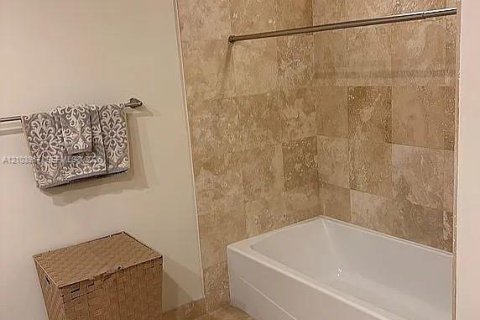 Copropriété à vendre à Hallandale Beach, Floride: 1 chambre, 85.01 m2 № 2416134 - photo 14