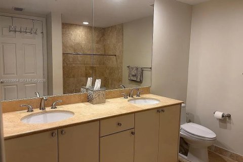 Copropriété à vendre à Hallandale Beach, Floride: 1 chambre, 85.01 m2 № 2416134 - photo 13