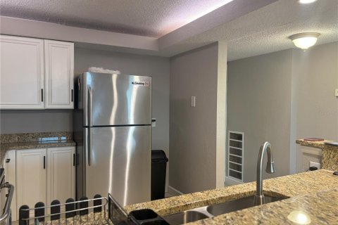 Condo in Sarasota, Florida, 2 bedrooms  № 1669958 - photo 12