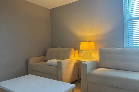 Condo in Sarasota, Florida, 2 bedrooms  № 1669958 - photo 3