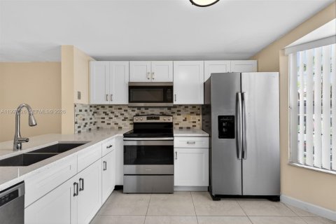 Adosado en venta en Pompano Beach, Florida, 2 dormitorios, 96.62 m2 № 2064236 - foto 8