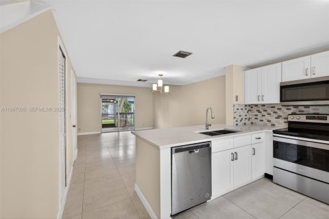 Adosado en venta en Pompano Beach, Florida, 2 dormitorios, 96.62 m2 № 2064236 - foto 7