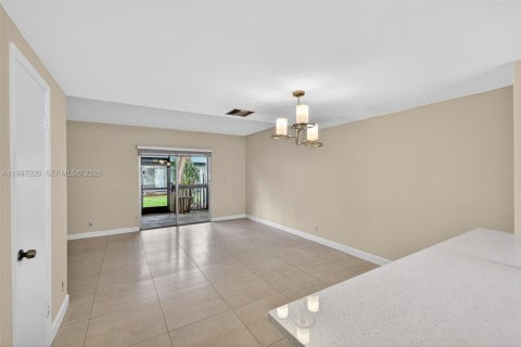 Adosado en venta en Pompano Beach, Florida, 2 dormitorios, 96.62 m2 № 2064236 - foto 12
