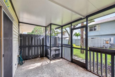 Adosado en venta en Pompano Beach, Florida, 2 dormitorios, 96.62 m2 № 2064236 - foto 24