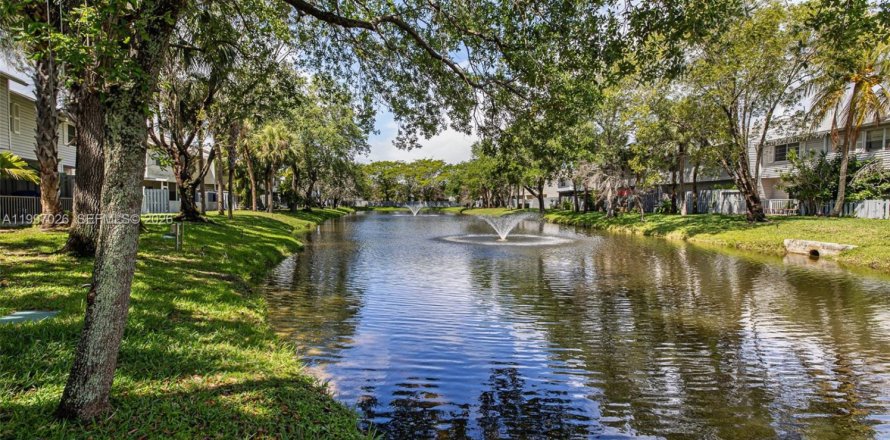 Adosado en Pompano Beach, Florida 2 dormitorios, 96.62 m2 № 2064236