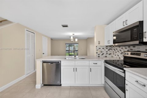 Adosado en venta en Pompano Beach, Florida, 2 dormitorios, 96.62 m2 № 2064236 - foto 9