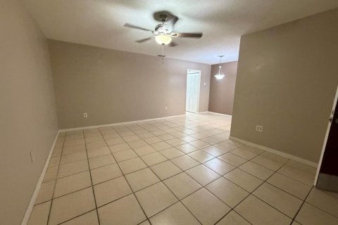 Copropriété à louer à St. Lucie, Floride: 1 chambre, 67.45 m2 № 2400854 - photo 4