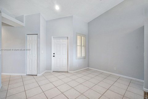 Купить таунхаус в Делрей-Бич, Флорида 2 спальни, 128.11м2, № 1974906 - фото 10