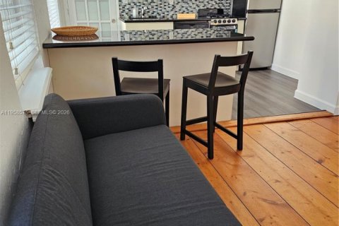 Condo in Miami Beach, Florida, 1 bedroom  № 2020837 - photo 2