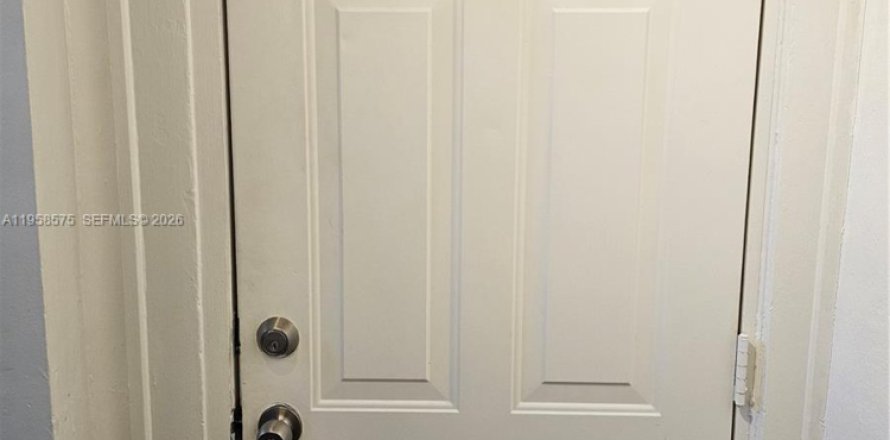 Condo in Miami Beach, Florida, 1 bedroom  № 2020837