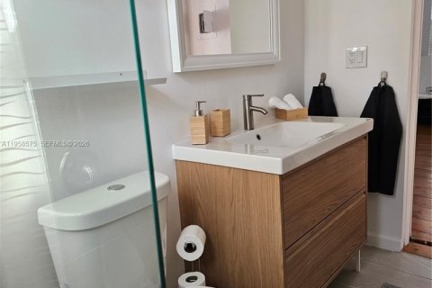 Condo in Miami Beach, Florida, 1 bedroom  № 2020837 - photo 16