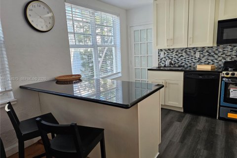 Condo in Miami Beach, Florida, 1 bedroom  № 2020837 - photo 10