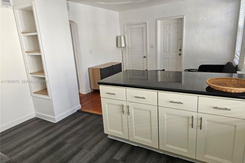 Condo in Miami Beach, Florida, 1 bedroom  № 2020837 - photo 8