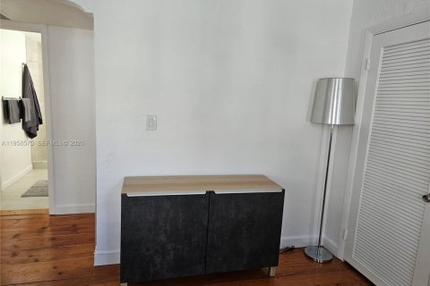 Condo in Miami Beach, Florida, 1 bedroom  № 2020837 - photo 12