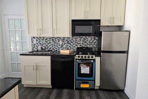 Condo in Miami Beach, Florida, 1 bedroom  № 2020837 - photo 9