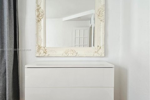 Condo in Miami Beach, Florida, 1 bedroom  № 2020837 - photo 24