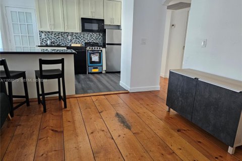 Condo in Miami Beach, Florida, 1 bedroom  № 2020837 - photo 11
