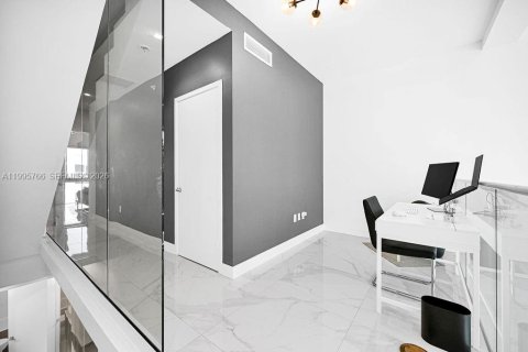 Copropriété à vendre à Miami, Floride: 2 chambres, 152.82 m2 № 2063999 - photo 12