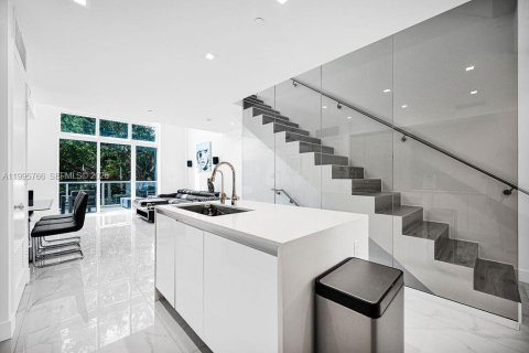 Copropriété à vendre à Miami, Floride: 2 chambres, 152.82 m2 № 2063999 - photo 4