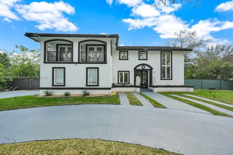 Купить виллу или дом в Пайнкрест, Флорида 5 спален, 382.66м2, № 1855204 - фото 9