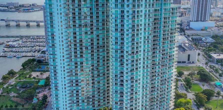 Condo à Miami, Floride, 3 chambres  № 1807852