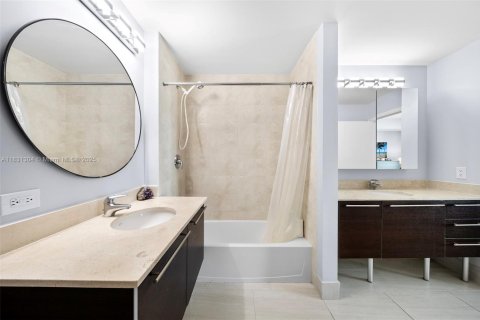 Copropriété à vendre à Miami, Floride: 3 chambres, 138.8 m2 № 1807852 - photo 24