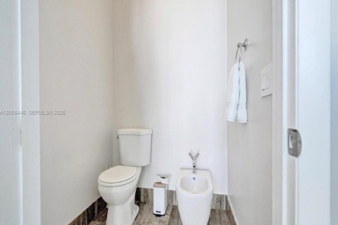 Купить кондоминиум в Санни-Айлс-Бич, Флорида 3 спальни, 257.15м2, № 2168541 - фото 19