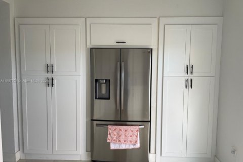 Townhouse in Miami, Florida 2 bedrooms, 104.98 sq.m. № 1941805 - photo 16