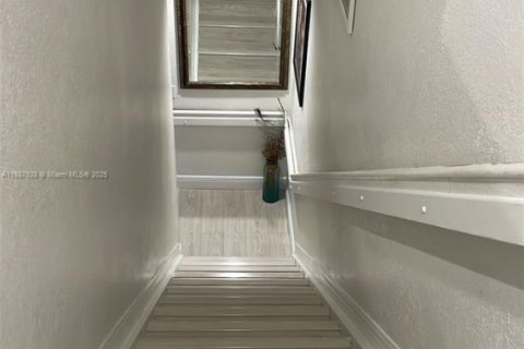 Townhouse in Miami, Florida 2 bedrooms, 104.98 sq.m. № 1941805 - photo 6