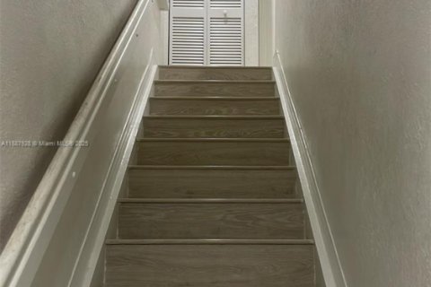 Townhouse in Miami, Florida 2 bedrooms, 104.98 sq.m. № 1941805 - photo 7